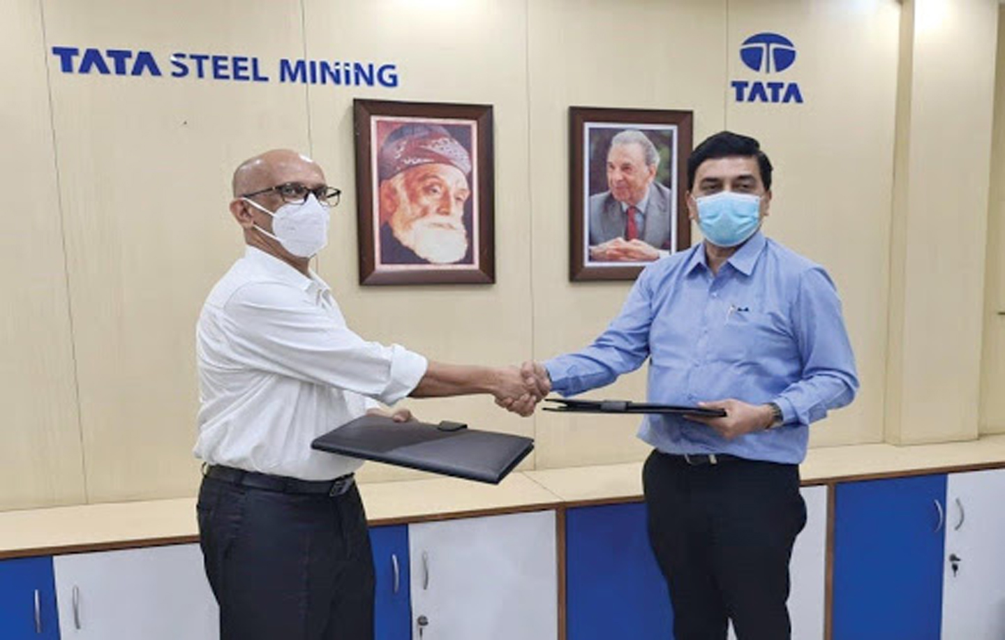 You are currently viewing Tata Steel Mining and Jindal Stainless sign MoU for a unique partnership for mining of common boundary in Sukinda